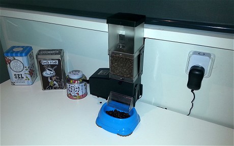 mwc-petfeeder_2492020c