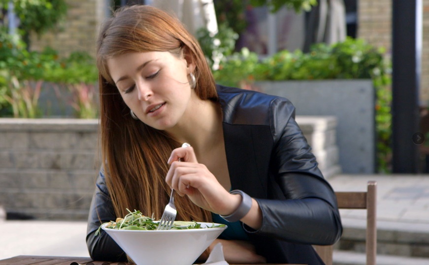 偵測卡路里的腕帶 吃了什麼一覽無遺