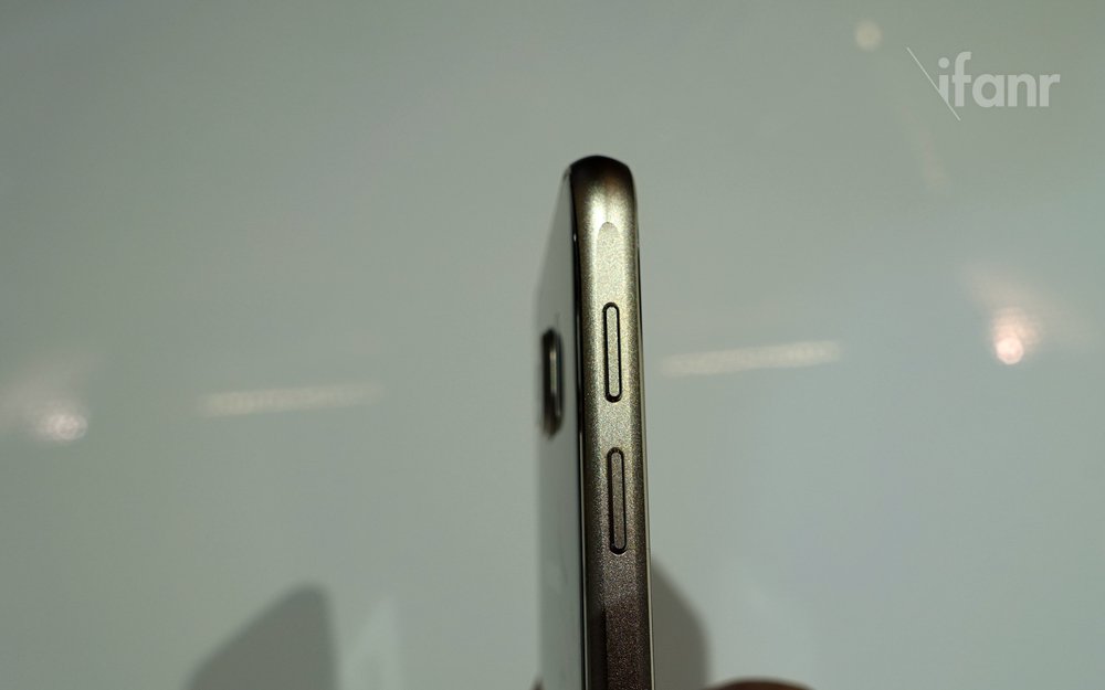 Samsung-Galaxy-S6-Bezel-Close-up