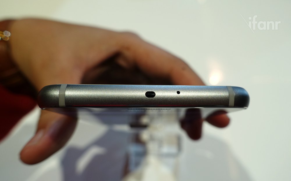 Samsung-Galaxy-S6-Top-MWC-2015