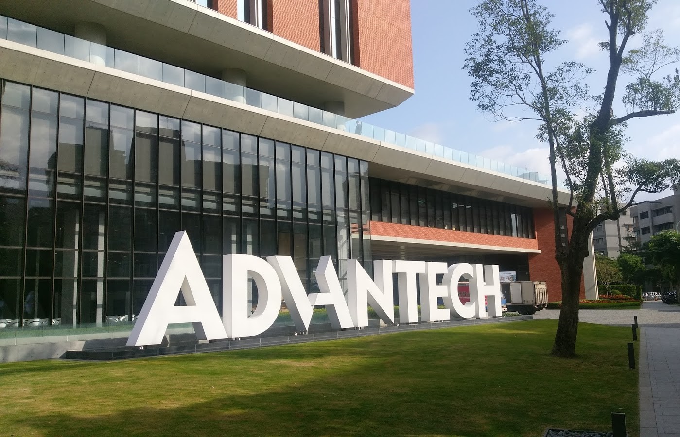 advantech