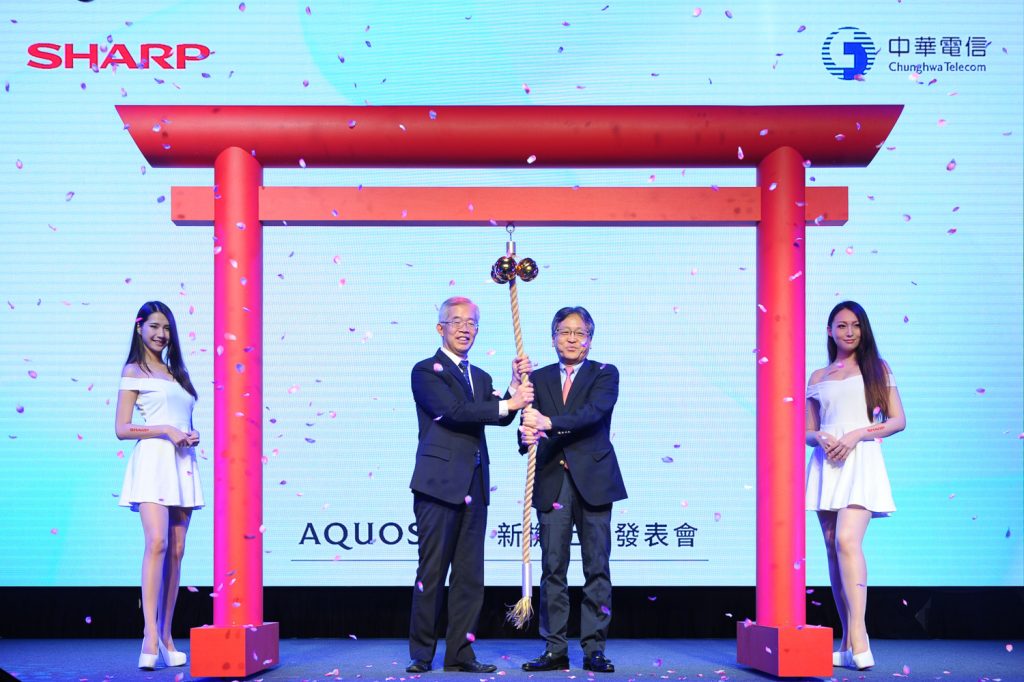 AQUOS P1