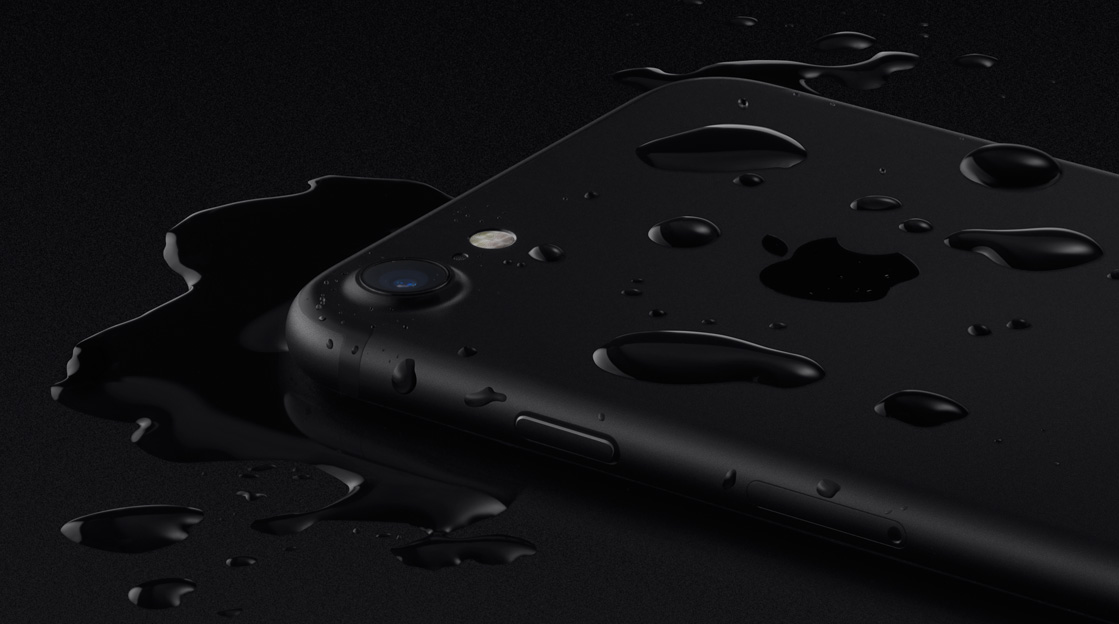 在苹果 iPhone 7 系列智慧手机日前开卖,曜石黑机款成为最受消费者青睐的颜色之后,凯基分析师郭明錤最新发出的报告就表示,这将使得 2017 年新款 iPhone 智慧型手机 100% 采用玻璃机壳的机率越来越高。虽然,2017 年新款 iPhone 搭载的 2.5D 玻璃机壳,与原本市场预计的 3D 玻璃机壳有所落差。不过,藉由机壳材质的改变与新规格配备的增加,郭明錤仍对新款 iPhone 在 2017 年下半年提升苹果营收的帮助持正面看法。 http://www.