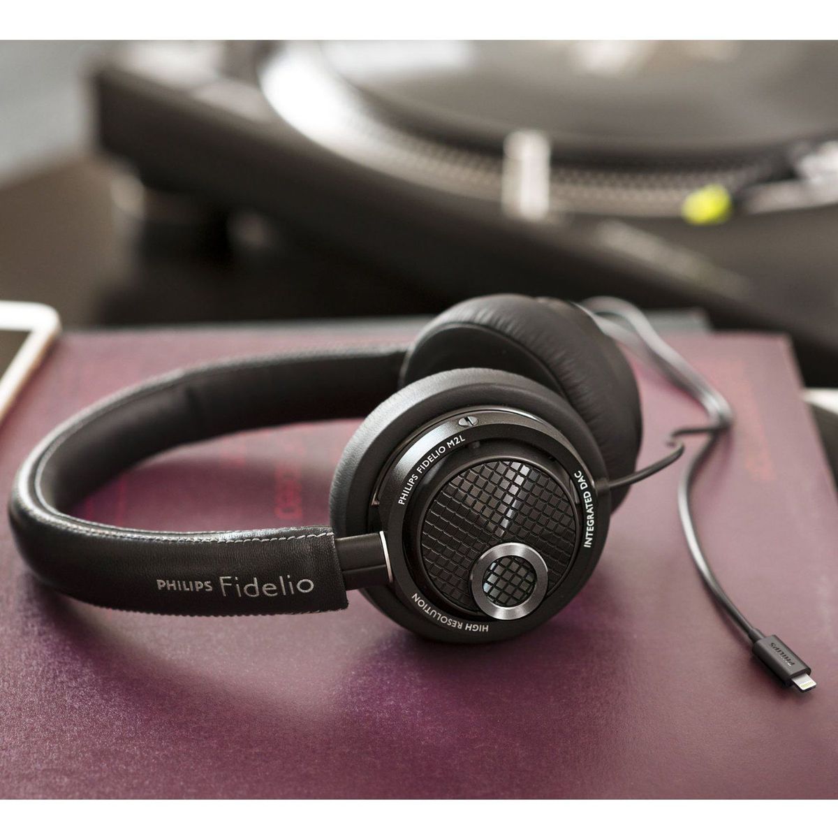 Lightning headphones_003