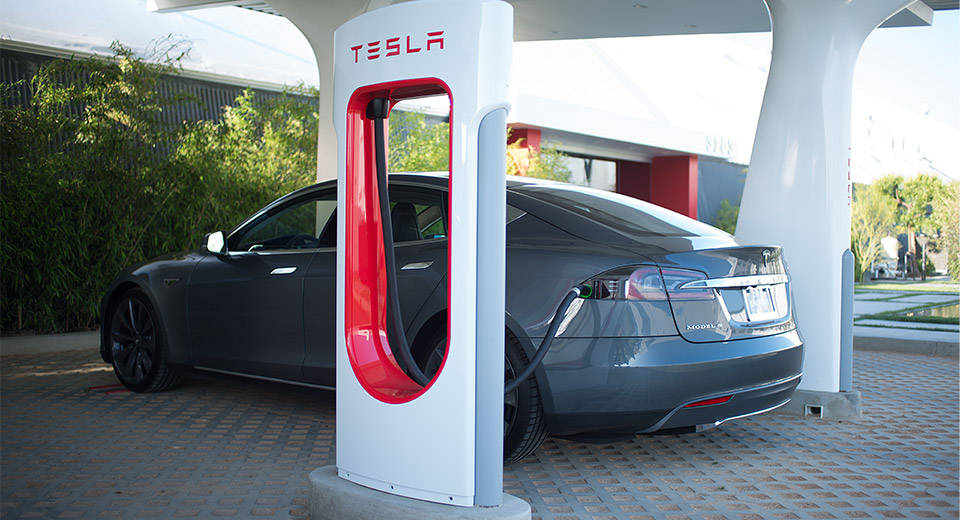 Tesla-Supercharger-closeup