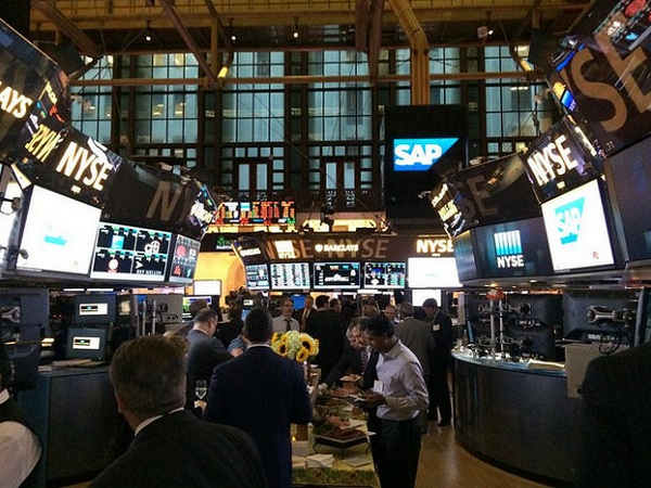 購併利多激勵生技股，道瓊跳漲 260 點