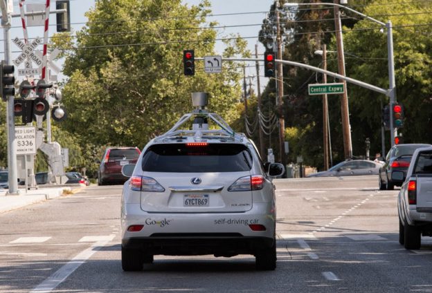 零肇事紀錄不保！Google 自駕車失誤首釀交通意外