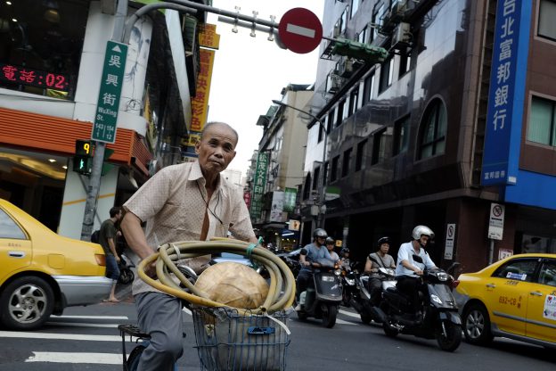 全年保 1 困難重重？主計總處下修 Q1 經濟成長率至 -0.84%