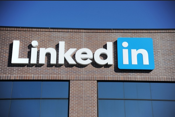 想找工作又怕主管發現？LinkedIn 推新功能讓你能輕鬆偷偷找工作