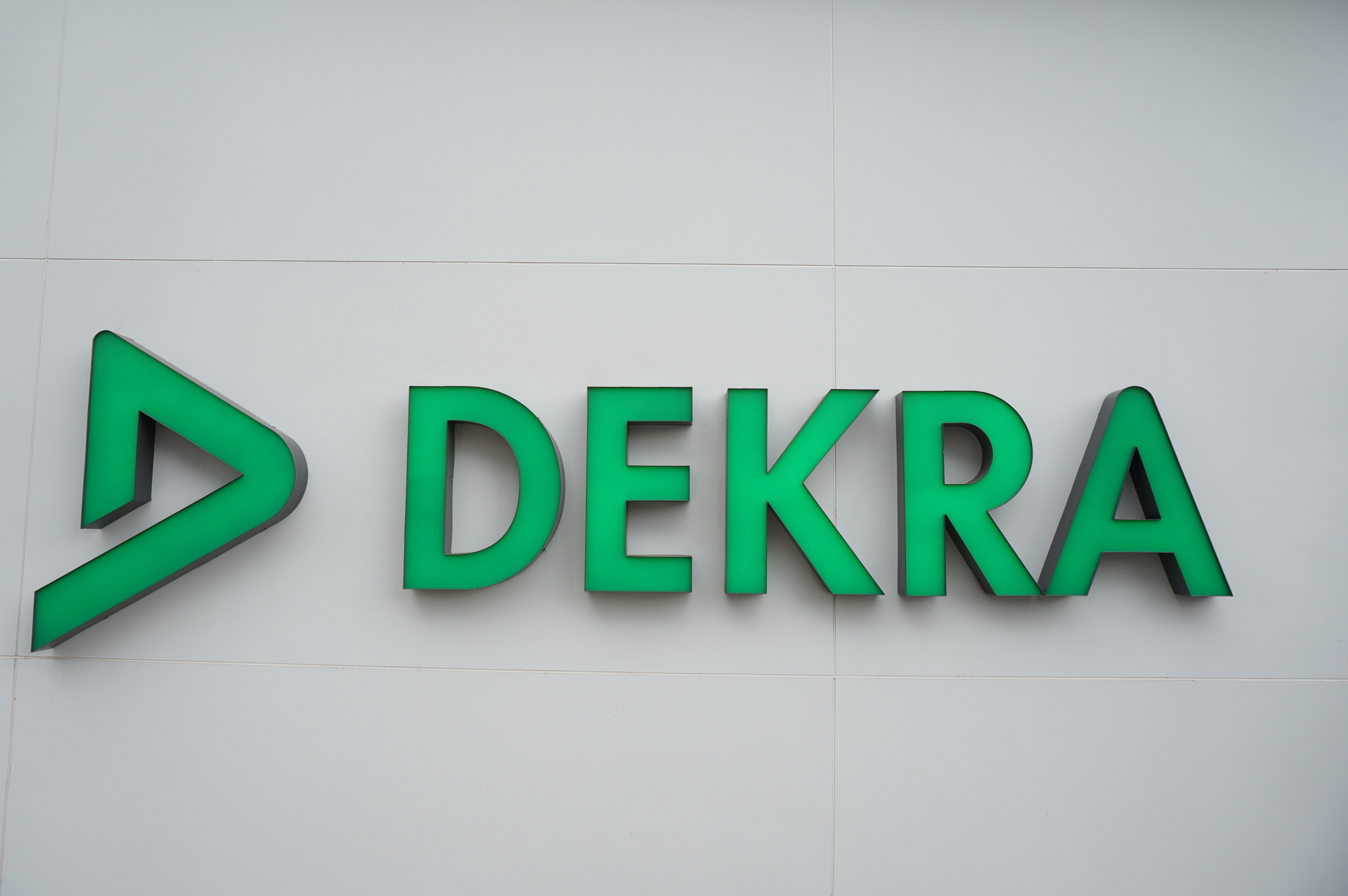 DEKRA-2017-IoV-logo