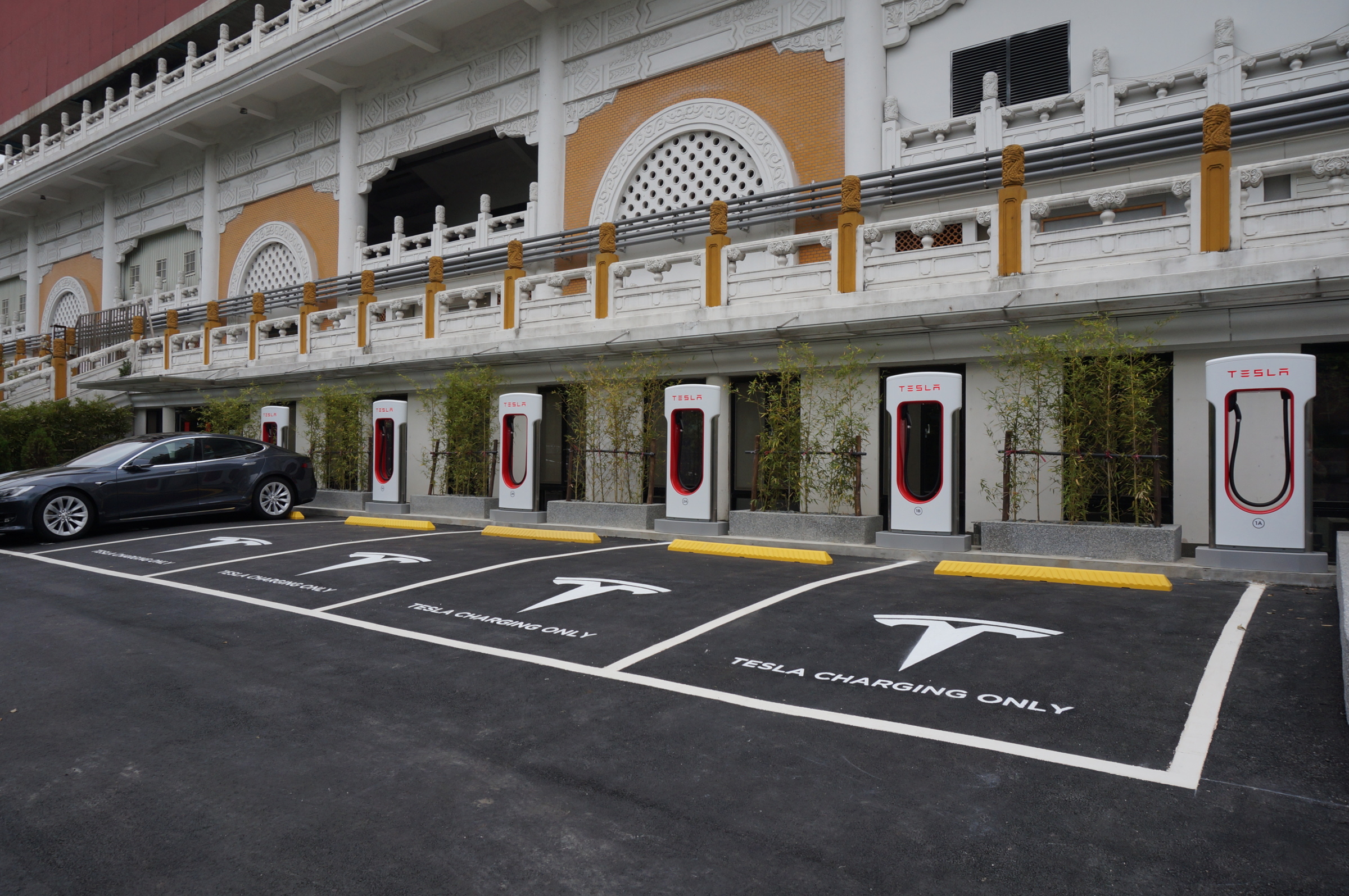 Tesla-Supercharger-in-Taiwan