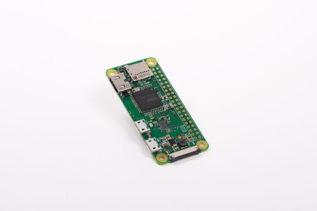 樹莓派推出新產品 Raspberry Pi Zero W，內建 Wi-Fi 及藍牙模組的 10 美元電腦