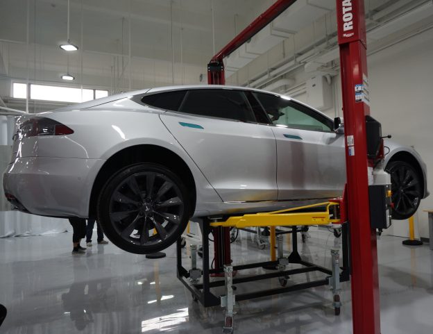 更換零件數是燃油車兩倍！為什麼電動車維修這麼貴？