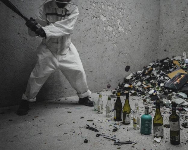 砸什麼自己挑，想紓壓就到新加坡洩憤房