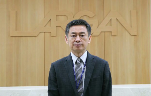 深入解讀大立光股價溜滑梯之謎：1 個月重挫 28%、市值蒸發上千億