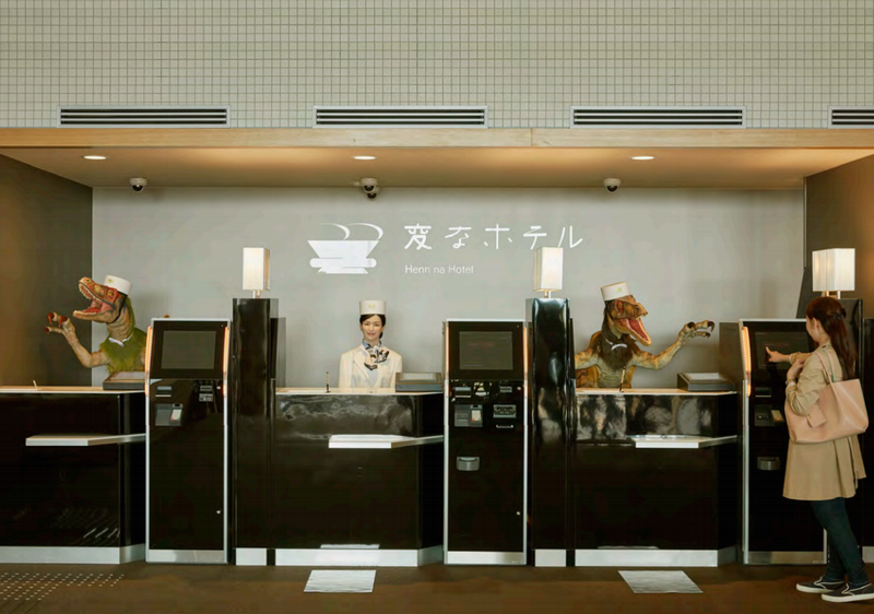 洛碁三貝茲飯店結合尖端科技，以機器人與自動化設備幫旅客搬行李、辦理入住