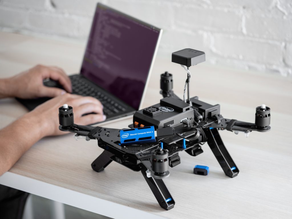 英特爾發表 2 代神經計算棒，協助智慧型產品開發者應用