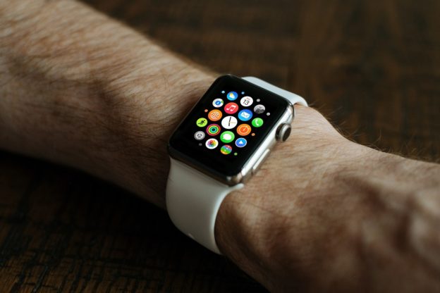 蘋果取得 Apple Watch 手勢操控專利，可能用於手語翻譯