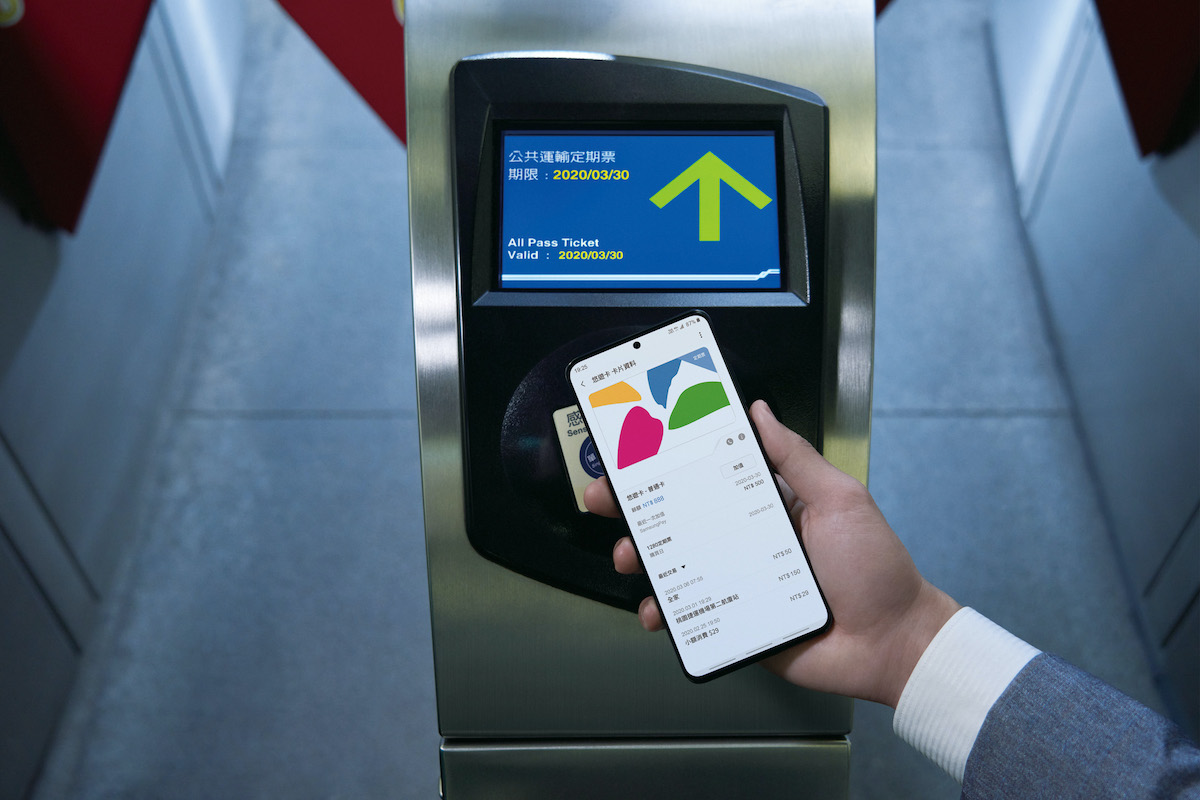 嗶 手機搭捷運公車 三星手機開通samsung Pay 悠遊卡功能 Technews 科技新報