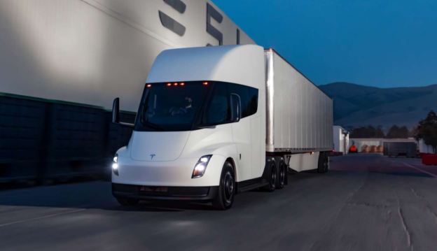 Tesla Semi 滿載時，續航力還能有 800 公里嗎？