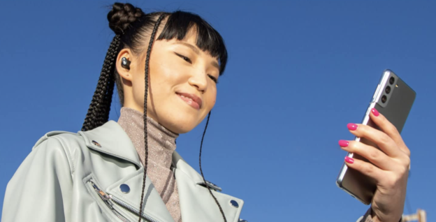 這樣好嗎？蘋果 Beats Studio Buds 耳機搭配 Galaxy S21 拍形象廣告