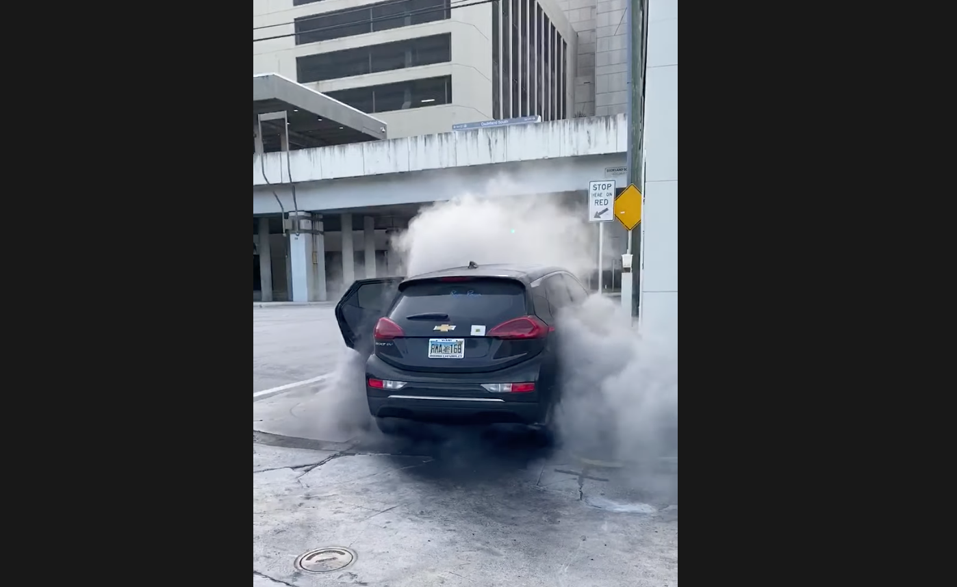 GM Chevy Bolt 充電危機越燒越大，靜止時起火機率超越燃油車 - Vimarsana News