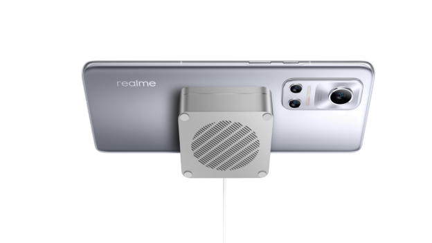 磁吸當道的年代，就連 realme 也推出磁吸無線充電配件