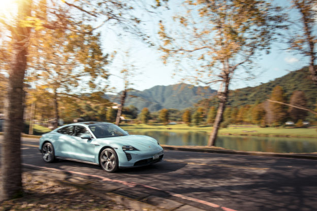 電動車成長幅度和預估差很大，2022 年預估依然保守