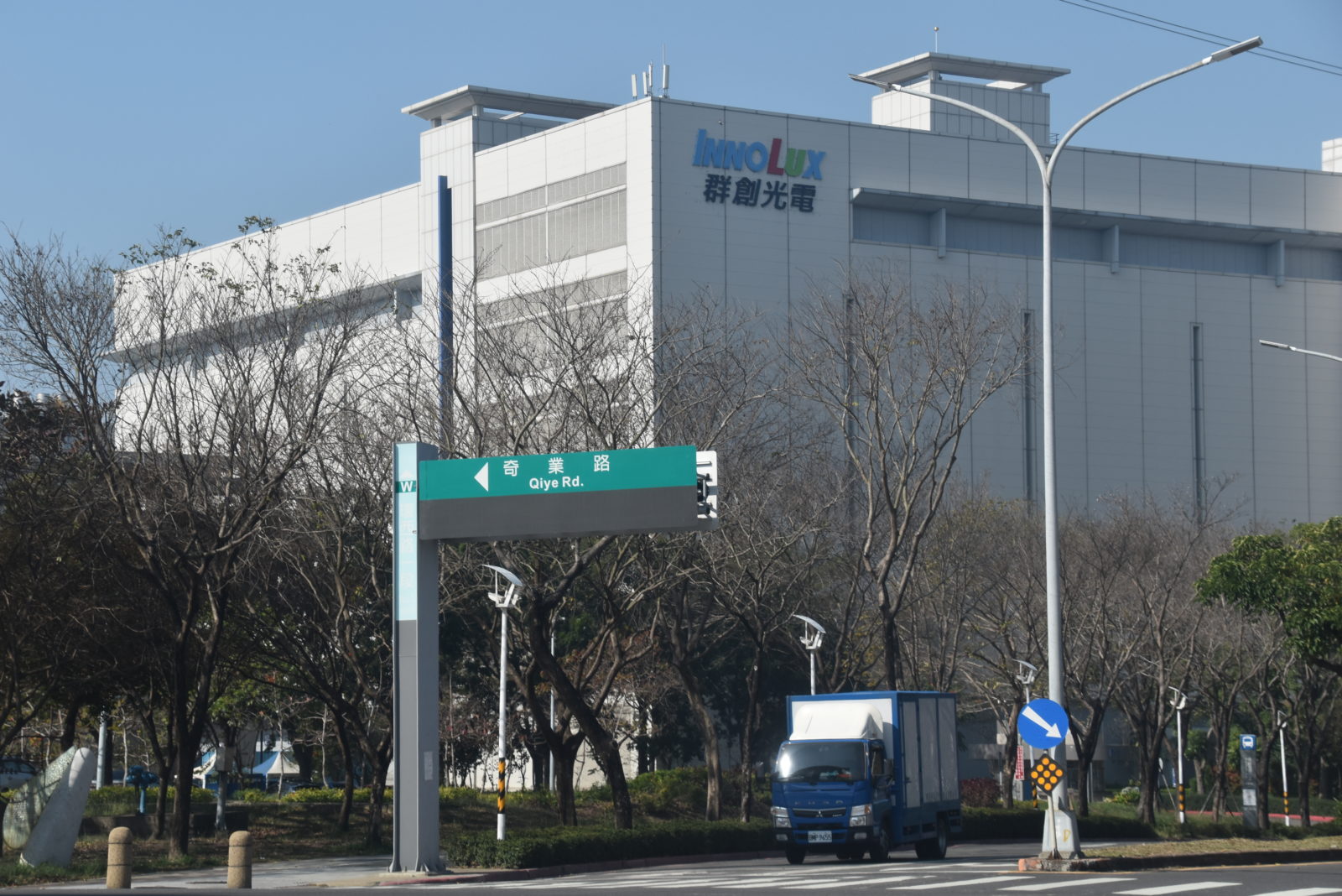 群創 Chip Last 擬 2027 年下半量產，攻 AI 商機