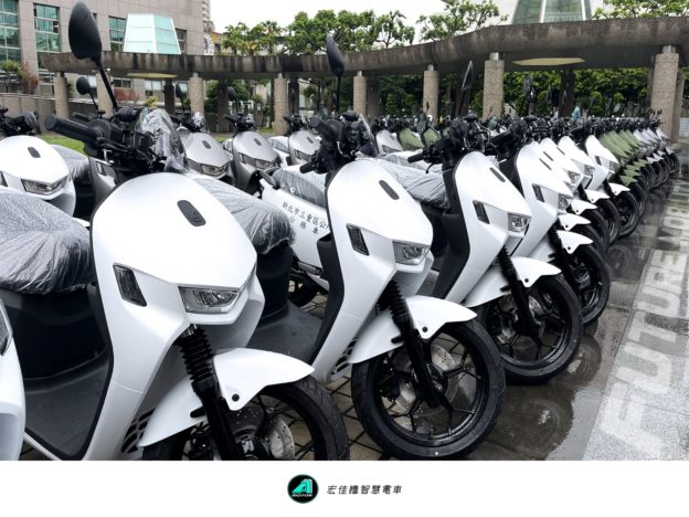 跟上淨零碳排腳步，三重區公所採用宏佳騰電動機車