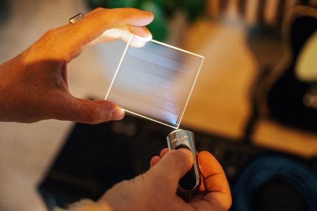 微軟 Project Silica 打造專屬石英玻璃片，全球音樂資產可存數千年