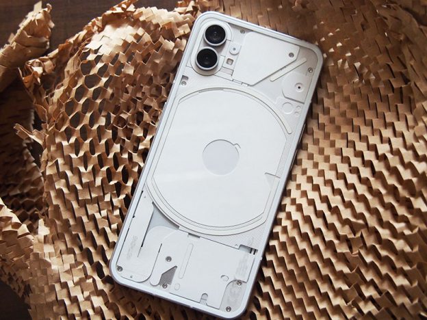 透明版 iPhone？Nothing Phone (1) 動眼看