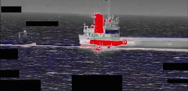 伊朗在波斯灣偷拖美軍無人水面載具，遭第五艦隊攔截逼迫放船