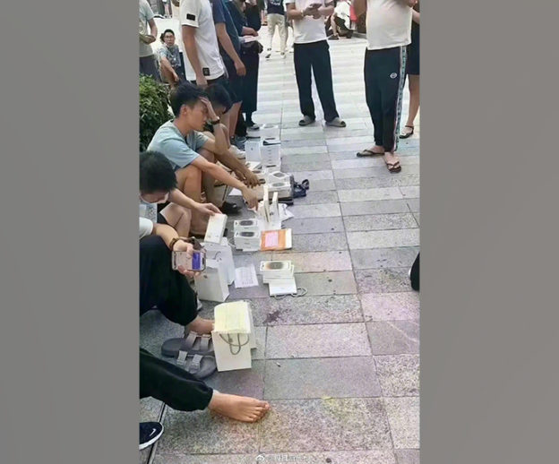 iPhone 14 售價大跳水，中國黃牛一個個遭撂倒