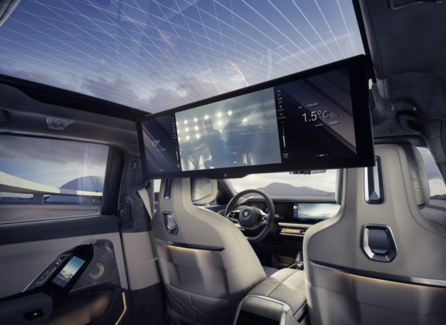 OLED vs. LCD，車用顯示器市場需要更多「彈性」