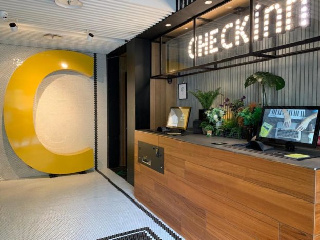 亞洲第一家無人旅館！不走「高大上」，手機當房卡攻年輕客