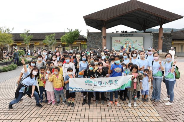 以陪伴軟化孩子暴躁情緒！永豐餘台東小學堂 8 年視訊共讀家扶孩童