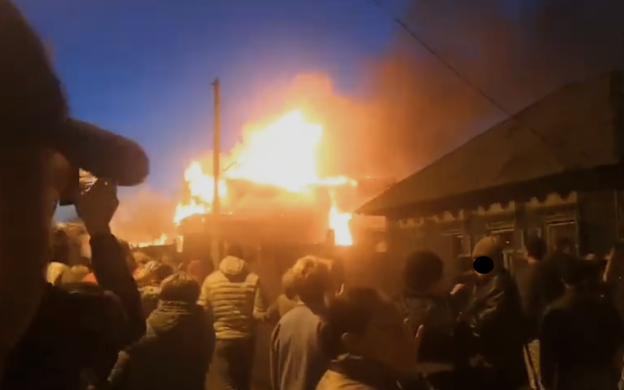 一週兩摔，俄羅斯 Su-30 戰機墜毀民宅區