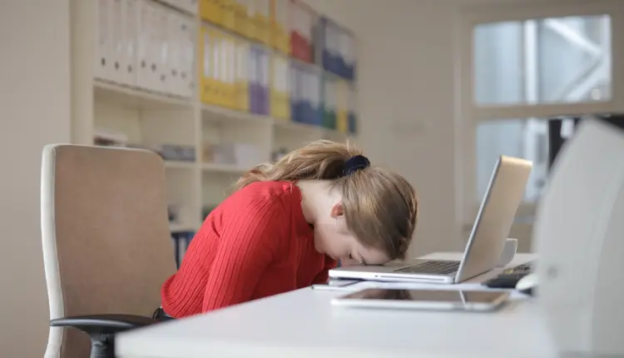 通訊軟體加速工作溝通效率卻模糊私人生活邊界，從設定溝通界線拯救企業中「安靜辭職」的難題