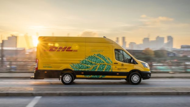 DHL 下訂 2 千輛福特電動商用車，投資 70 億美元轉型低碳運輸