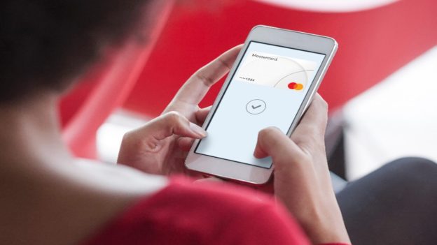 萬事達卡：美假期零售優，餐館消費激增、電子品慘