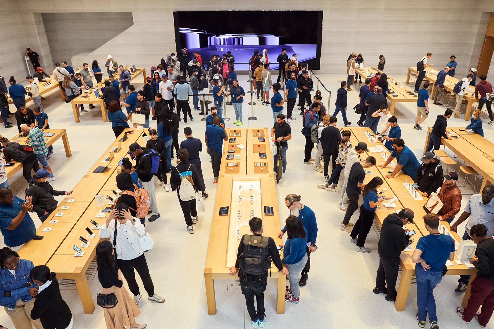 Apple Store 設計者不認為 AI 購物助理會成功，因上手體驗無法取代