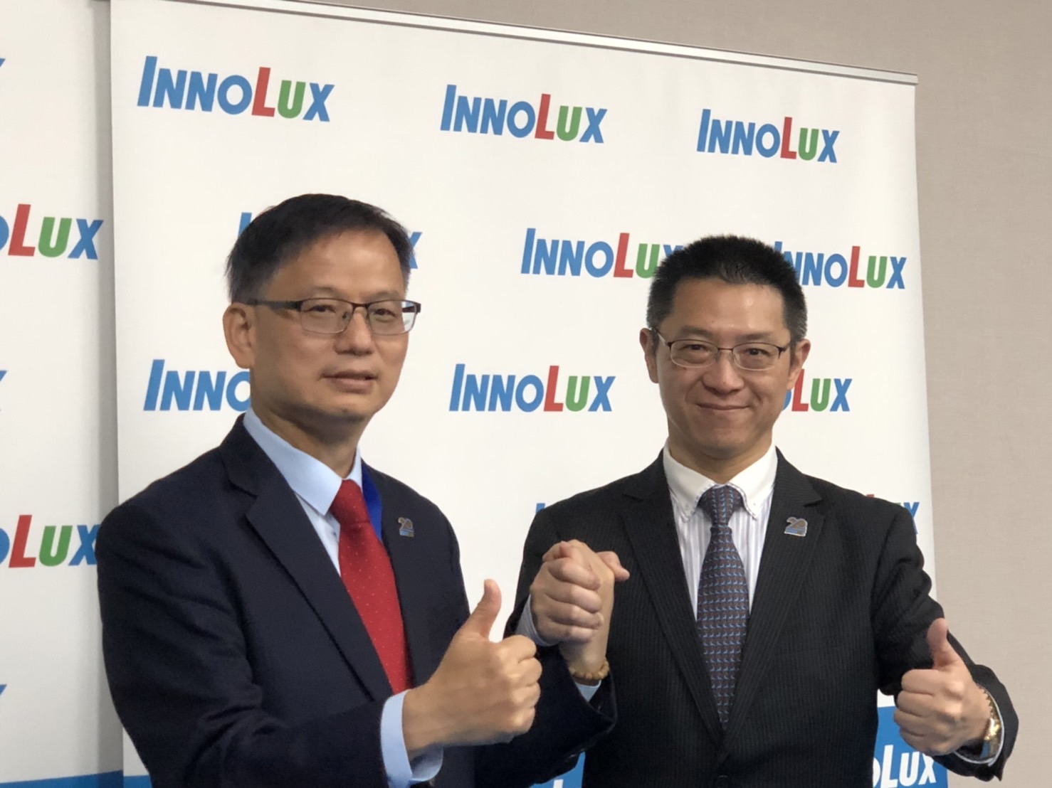TechNews 科技新報在 3481 群創 股市爆料： 群創 5.5 代廠瞄準利基市場，不排除生產低軌衛星、Micro LED| 股市爆料同學會