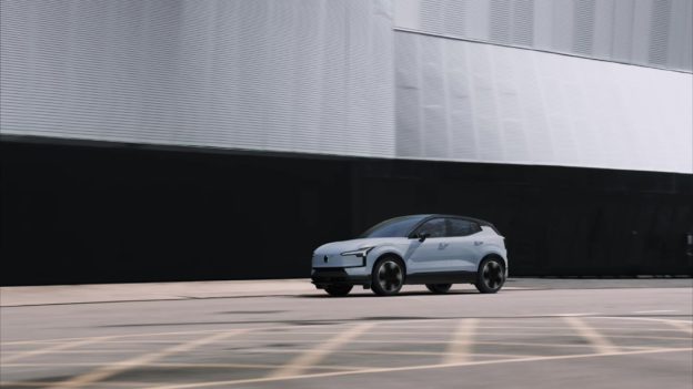 Volvo 有史以來最小最快的休旅車， EX30 正式亮相