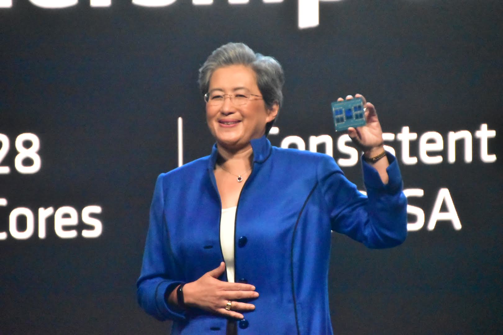 [情報] AMD 終結英特爾伺服器 CPU 市場獨大，雙