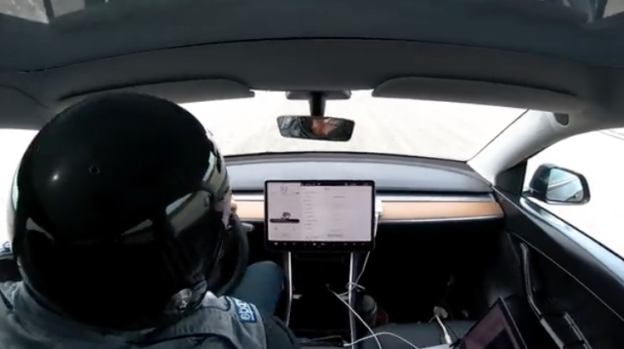 特斯拉將付錢請人開車，時薪可能破千元