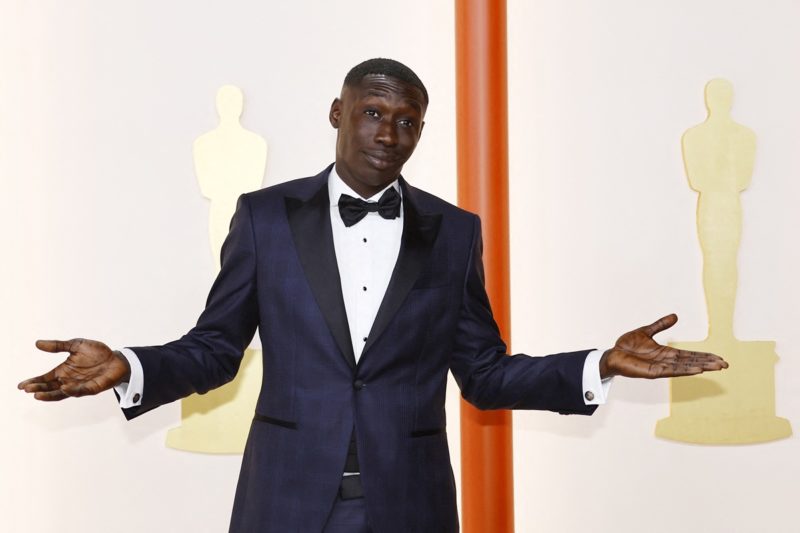 「無言」的奇蹟！他用手剝香蕉，竟狂圈 1.6 億粉絲成 TikToker 之王