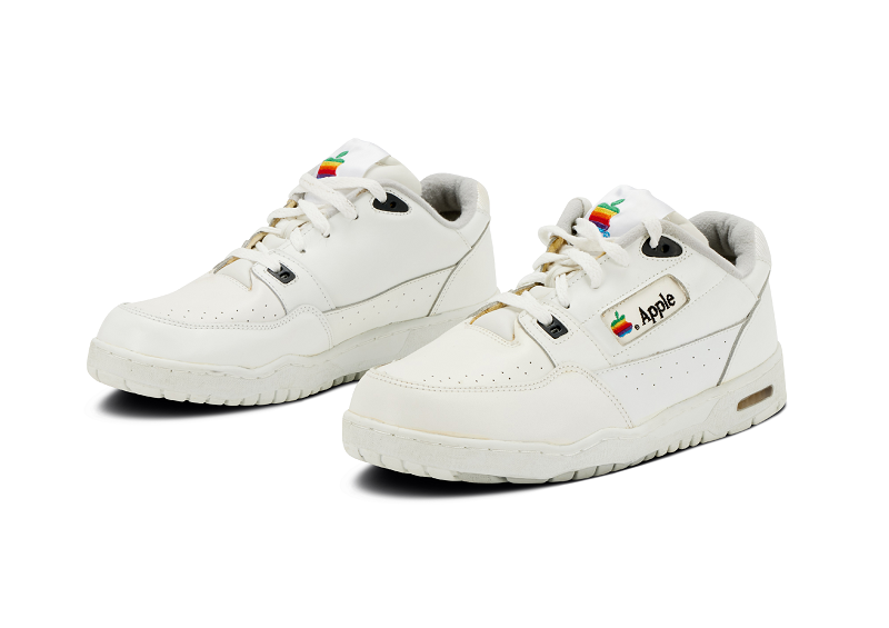 蘇富比拍賣蘋果 1990 年代限量版運動鞋，起拍價就高達 157.7 萬元