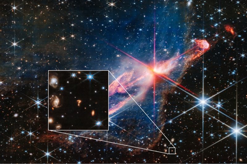 NASA 釋出年輕恆星系統新照片,旁邊有個超清晰「發光問號」入鏡