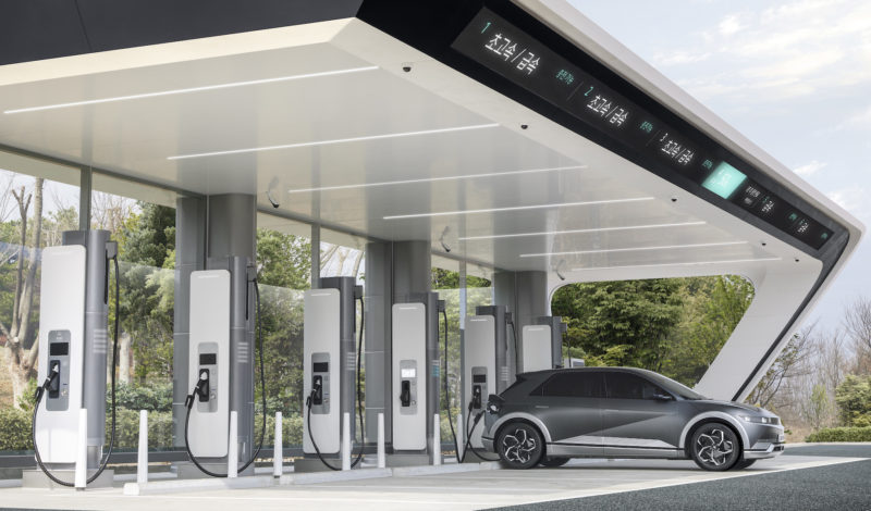 現代要蓋自己的超充站與特斯拉對打，打不贏也沒關係